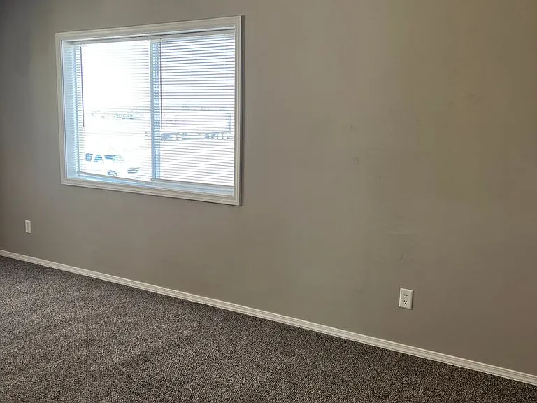 J944AC — Photo 3