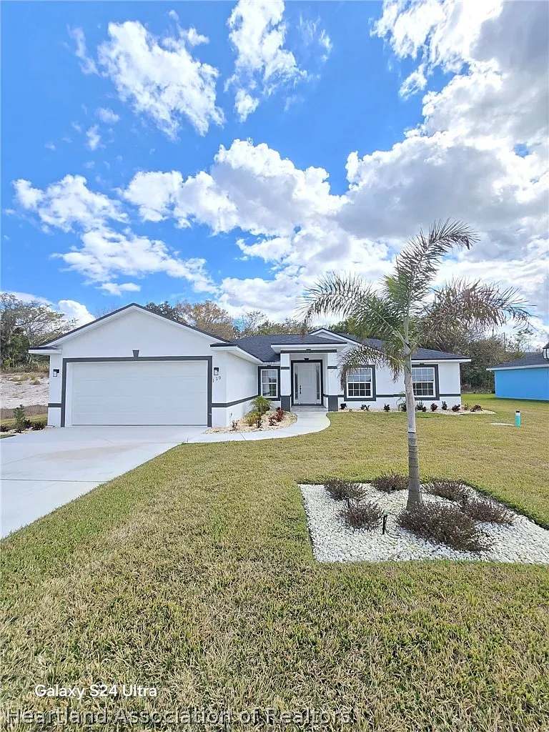 3 bed, 2.0 bath, 1846 sqft, $2,400 — Photo 1