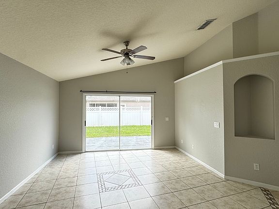 4th image of 2916 White Cedar Cir