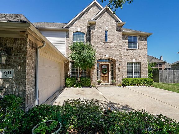 If you're looking for a home that stands out from the rest, you've found it! This fabulous, 5 bedroom, 4 bathroom home in the desirable Senova section of the Riverstone neighborhood is a must see!