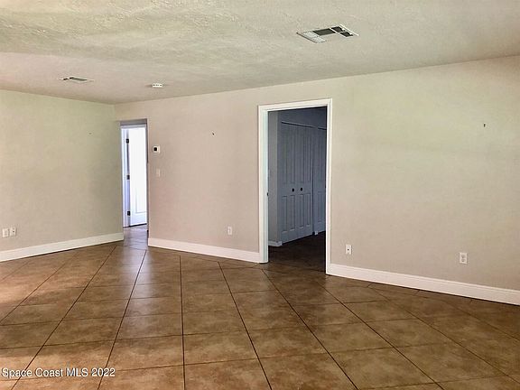 3rd image of 3532 Royal Oak Dr