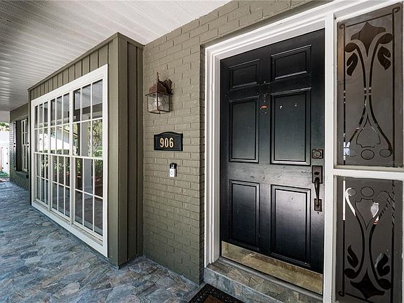 3rd image of 906 Versailles Cir