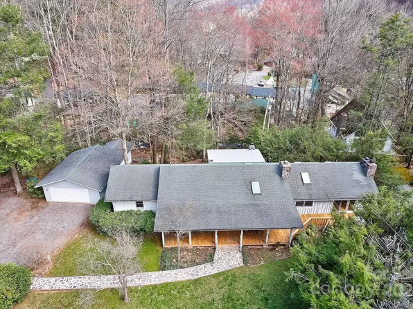 15 McGregor Ln, Maggie Valley, NC 28751