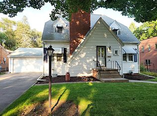 618 N Jefferson Ave, Dixon, IL 61021