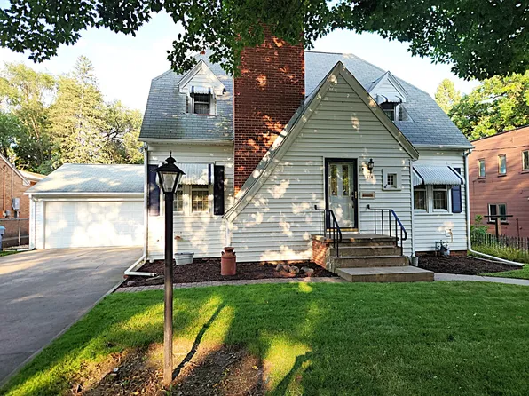 618 N Jefferson Ave, Dixon, IL 61021