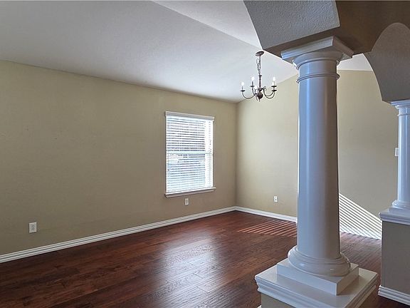 5th image of 6101 Charlotte Ln