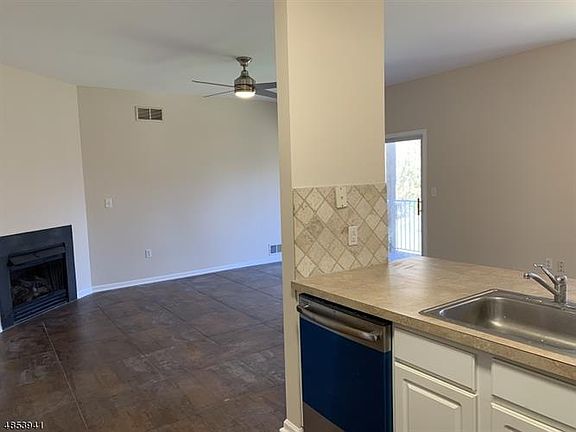 5th image of 71 Pinehurst Dr