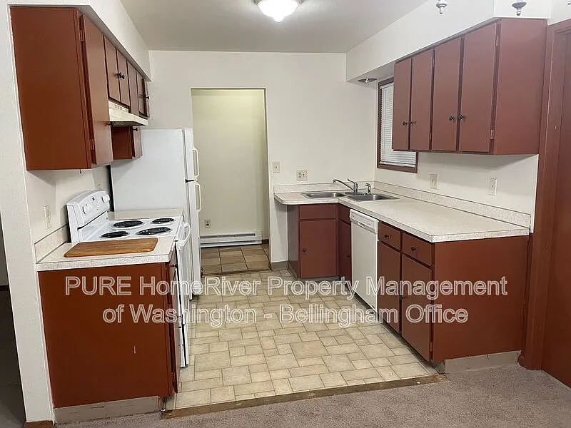3 bed, 2.0 bath, 1400 sqft, $2,200 — Photo 3