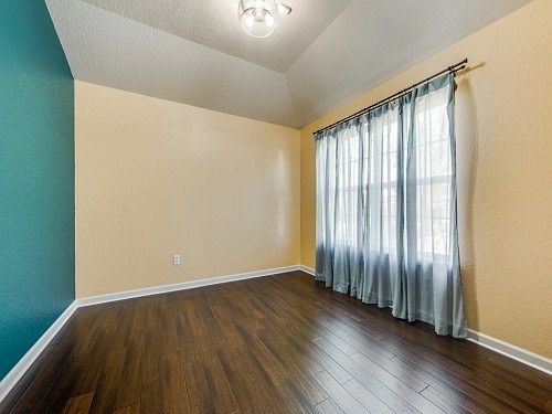 5th image of 8218 Foxwood Chase