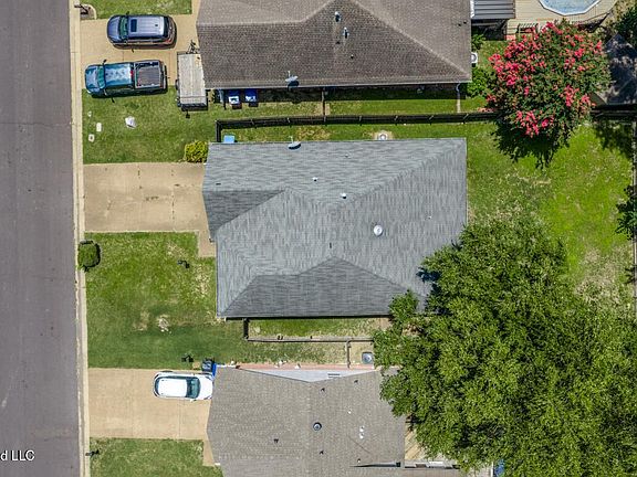 5th image of 7249 Lucia Ln