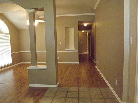 2nd image of 1015 Evandale Ln