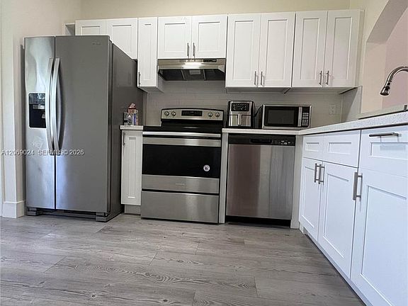 4th image of 1260 SE 27th St Unit 204