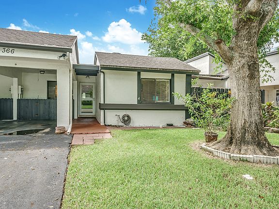 3rd image of 366 Fairway Cir
