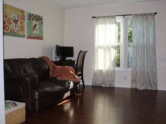 3rd image of 2604 Edgehill Ave