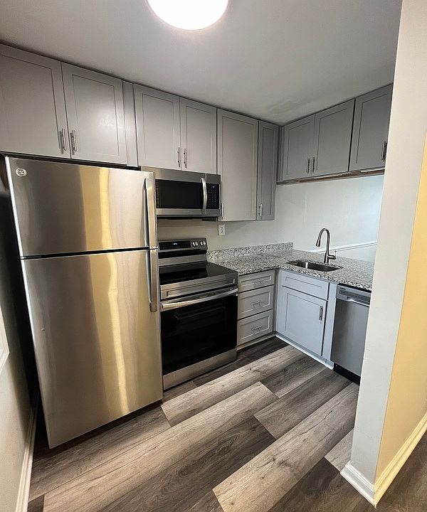 1st image of 589 Starlight Dr APT 1