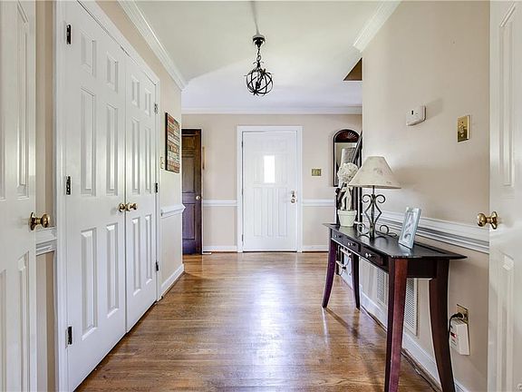 4th image of 10066 Woodglen Dr