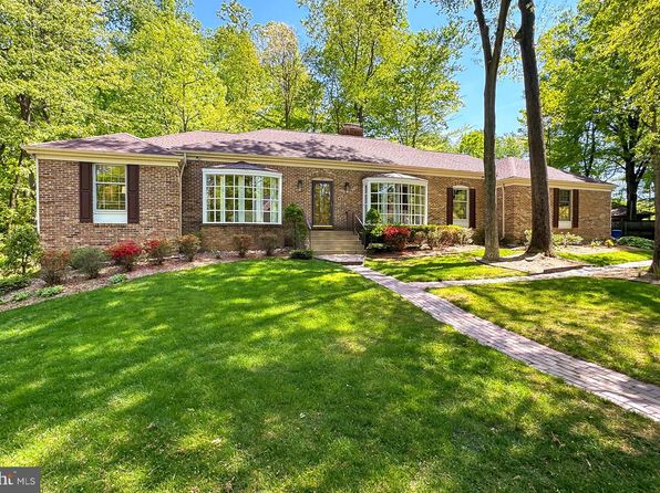 5313 Black Oak Dr, Fairfax, VA 22032