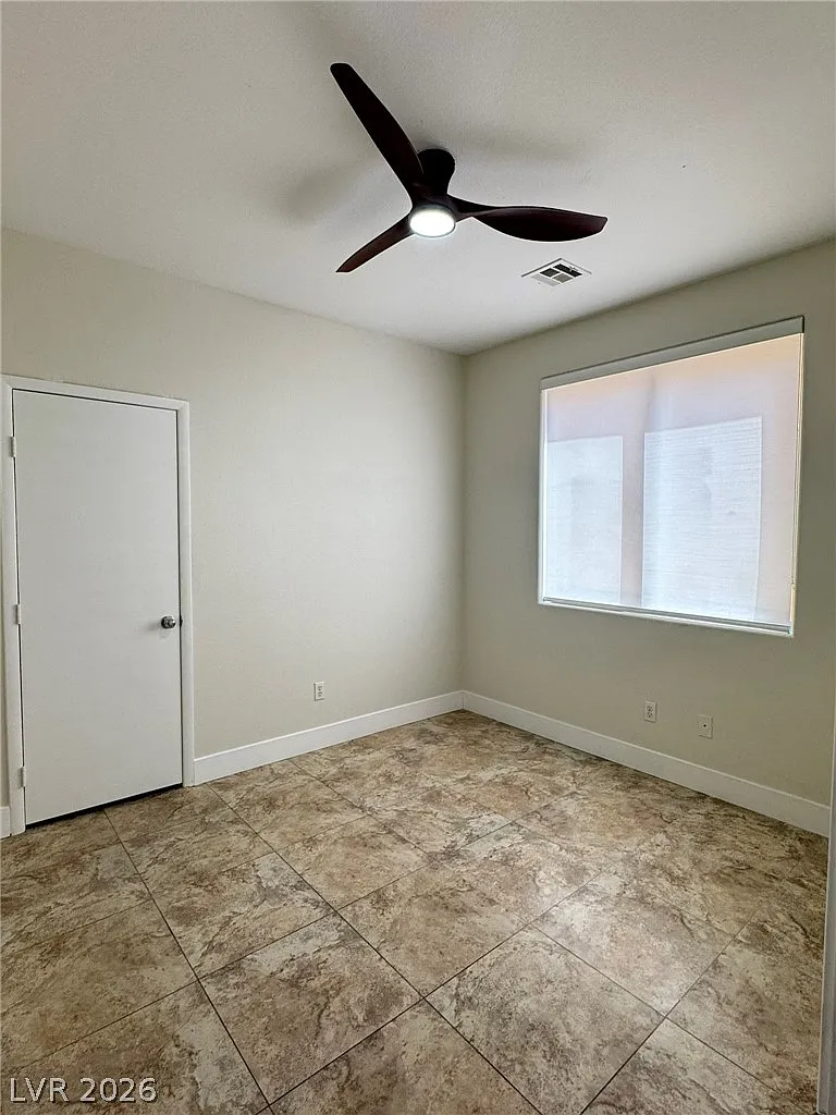 4 bed, 3.0 bath, 2296 sqft, $2,400 — Photo 4