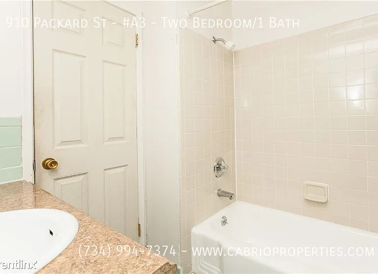 910 Packard St — Photo 2