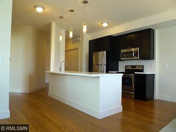 3rd image of 605 Snelling Avenue S