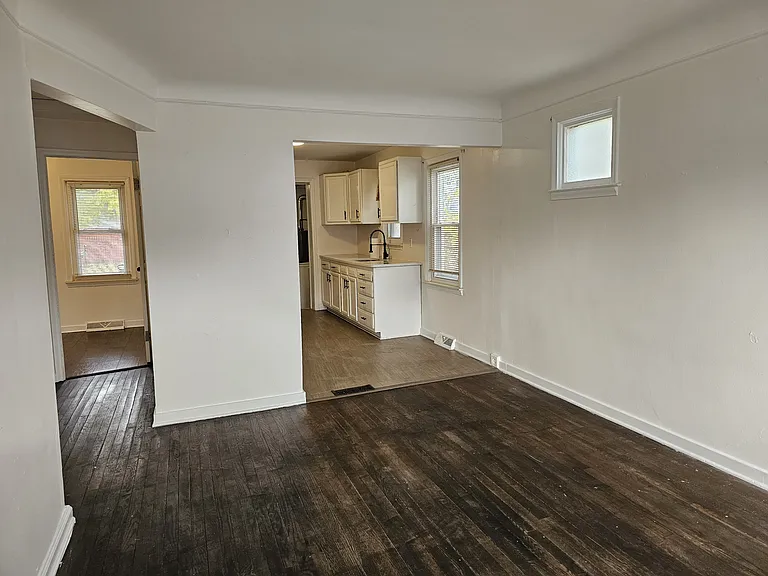 14219 Knox Ave — Photo 2