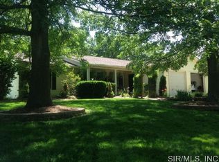 1224 W Henry St, Staunton, IL 62088