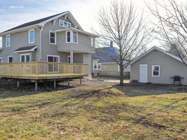 207 E 4th St S, Newton, IA 50208