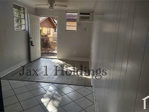 1 bed, 375 sqft, $700 — Photo 1