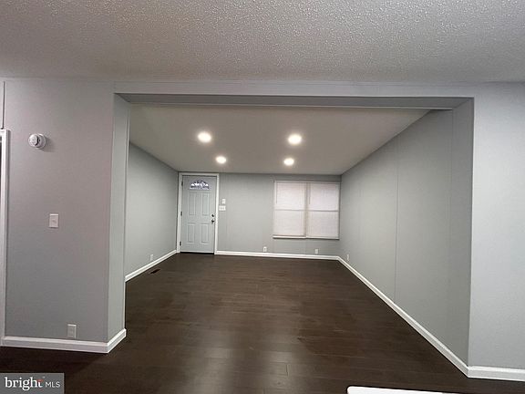 5th image of 48 Boones Dr