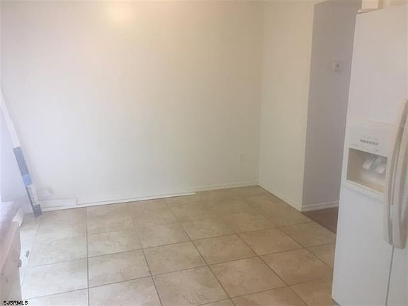 5th image of 15 Cambridge Townhouse Dr