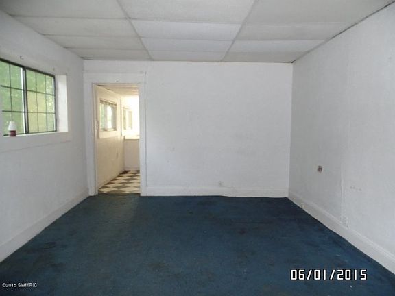 3rd image of 40 Wendell St