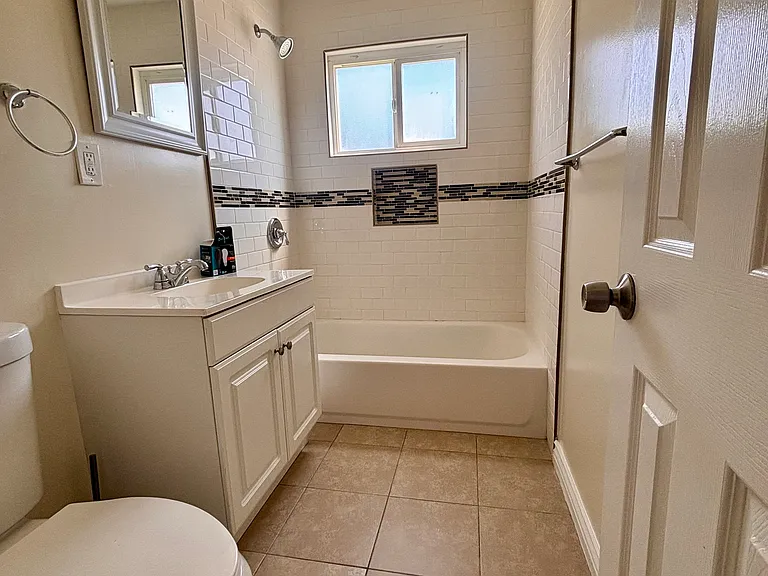 537 E Hurst St #1 — Photo 8