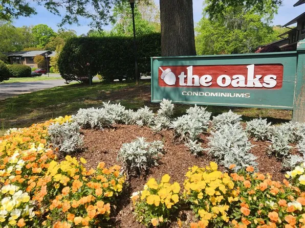 1005 Oak Tree Dr, Chapel Hill, NC 27517