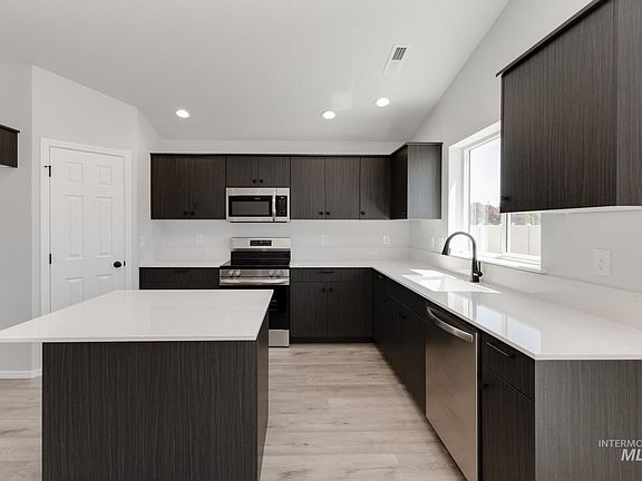 5th image of 5206 Endicott Dr