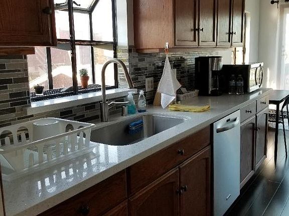 4th image of 886 Easton Ave