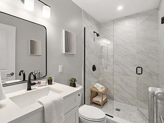 4th image of 17 Van Winkle St APT 2