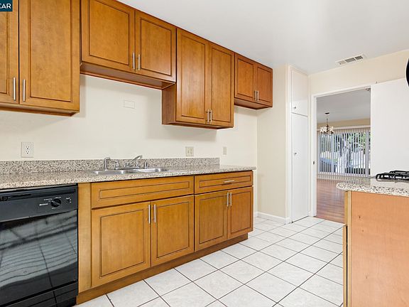 4th image of 508 Vervais Ave