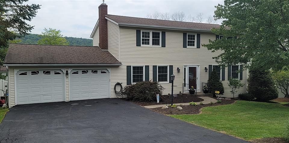 1st image of 34 Oakwood Dr