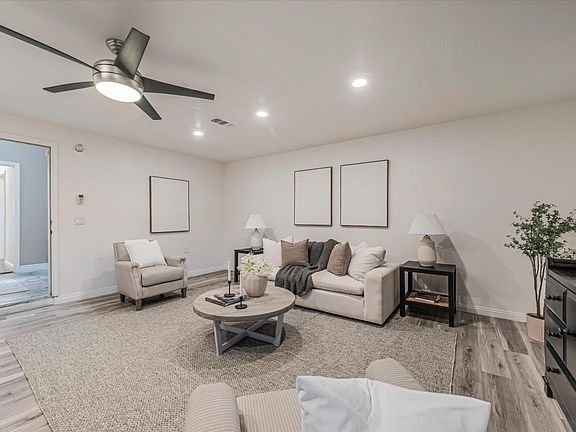 4th image of 2838 La Jolla Ave