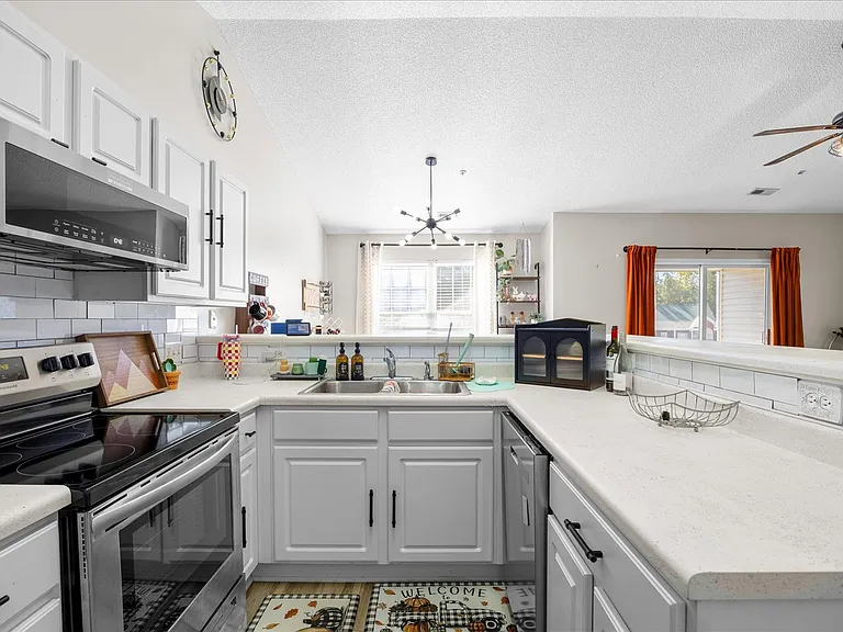 1600 Willoughby Park Ct #6 — Photo 15