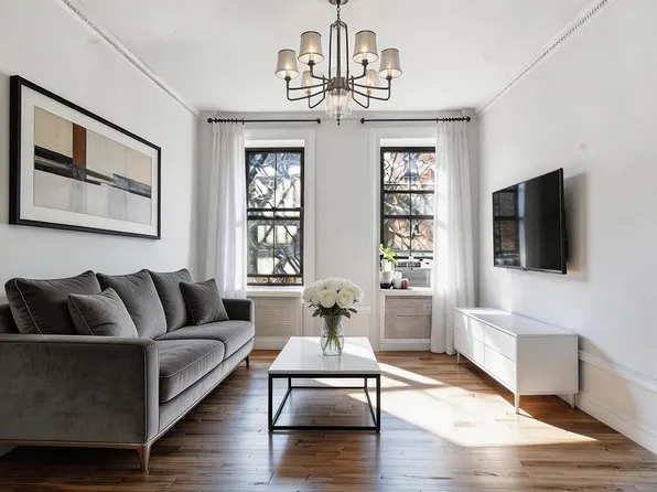 195 Prince St APT 3F, New York, NY 10012