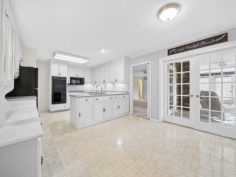 120 Briarwood Dr — Photo 30