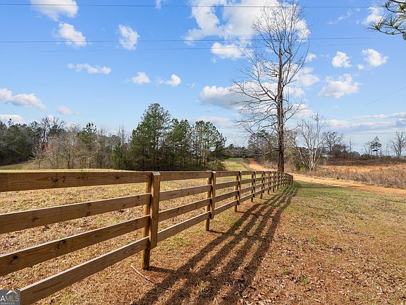 4th image of 340 Noles Rd