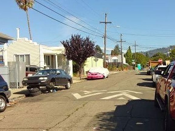 Exterior Neighborhood (street photo)