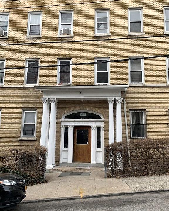 1st image of 75 Saint Andrews Pl #3E