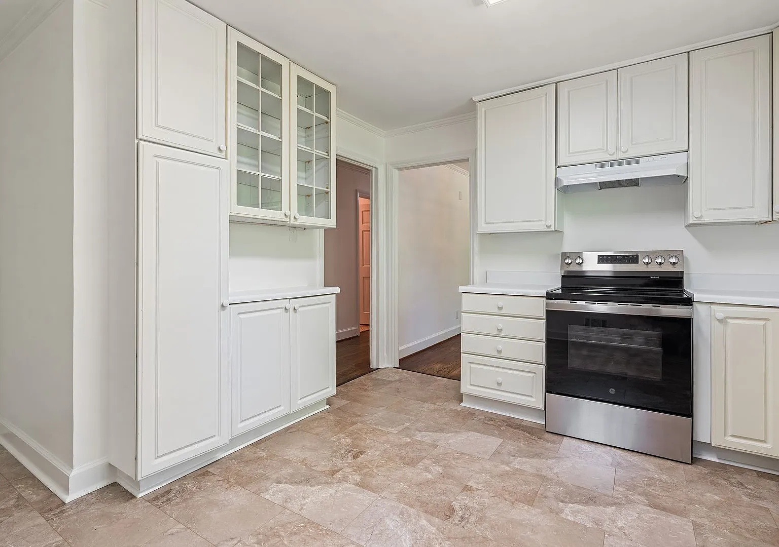 Perfect for Roommates 4BD/3BA Near Franklin Street & UNC Campus | No August Rent! — Photo 4