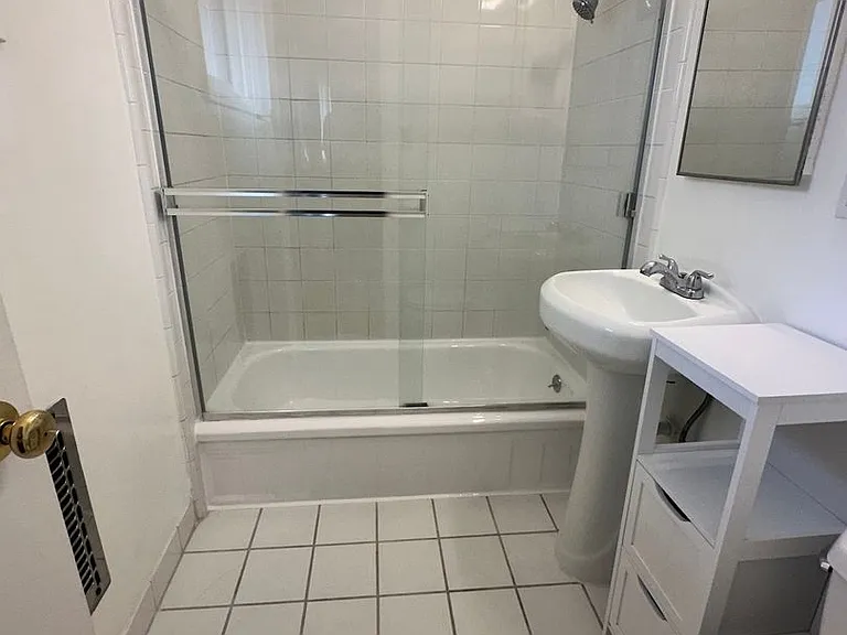 9017 Harratt St in the Heart of West Hollywood! — Photo 23
