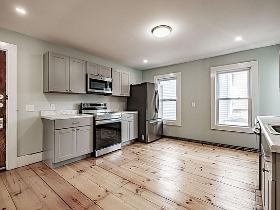 Newly remodeled kitchen
*wall paint color is now medium gray throughout