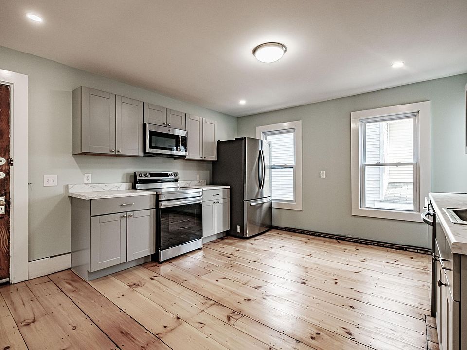 Newly remodeled kitchen
*wall paint color is now medium gray throughout
