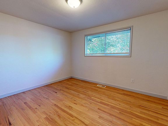 5th image of 3368 SE Ash Ave